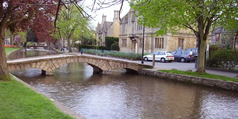 Bourton-on-the-Water village and river
